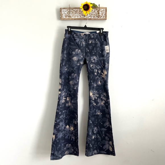 🌟FREE PEOPLE Penny Pull-On Printed Flare Jeans-Navy Combo-Size 27-28-29 - Picture 10 of 15